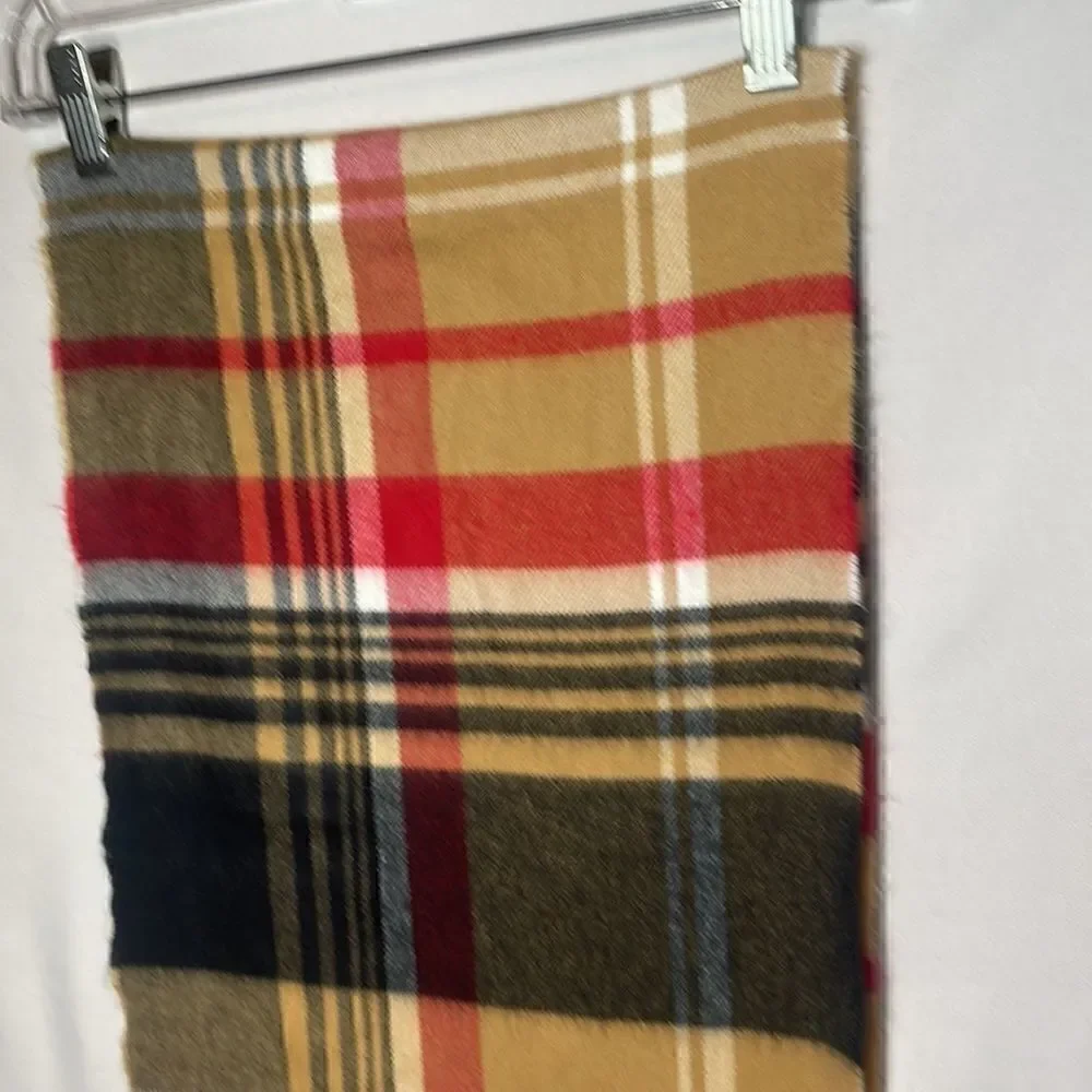 D&Y Softer Than Cashmere Plaid Scarf. New With Tags.